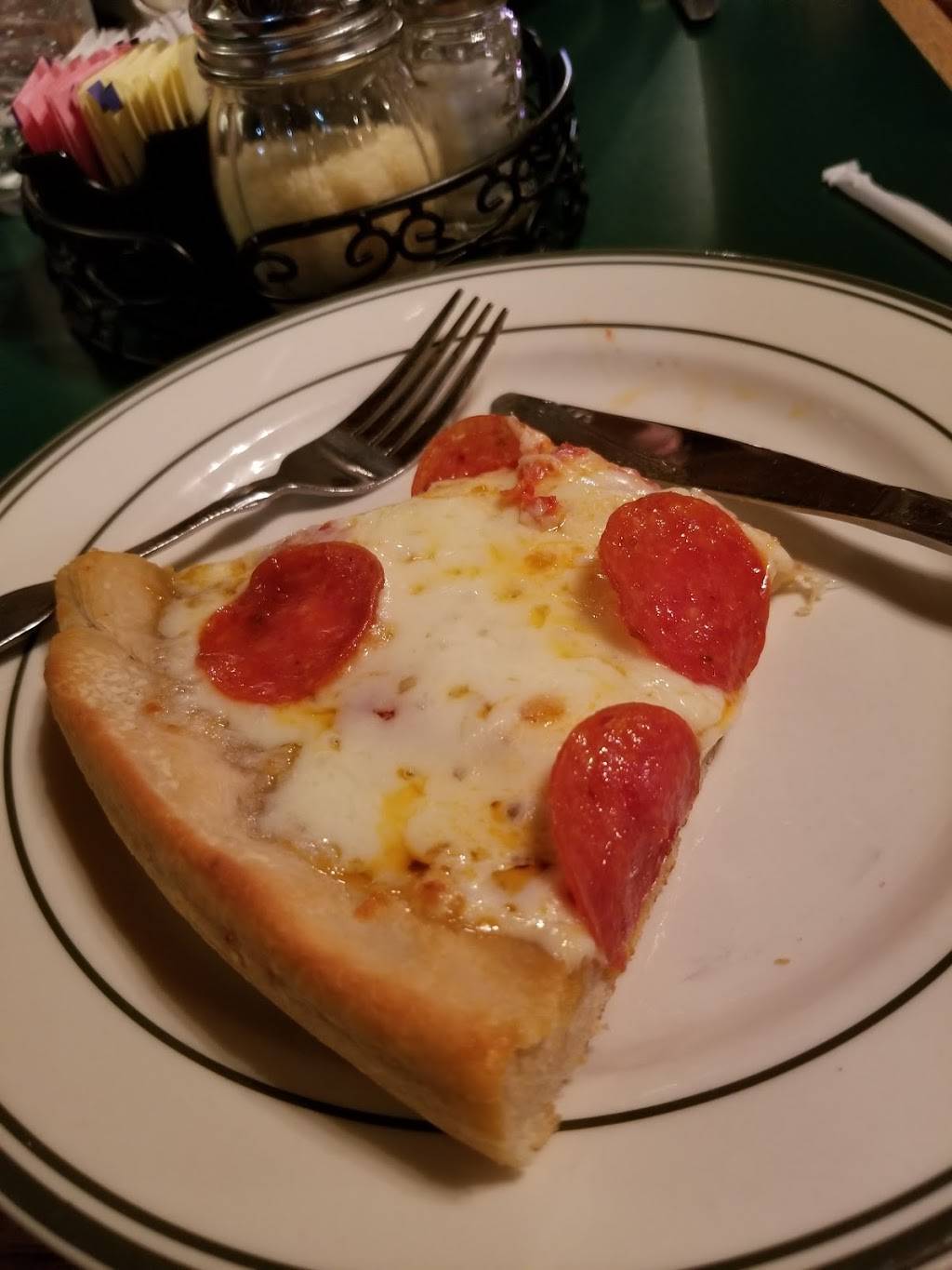 Bugsys Pizza Restaurant | restaurant | 111 King St, Alexandria, VA 22314, USA | 7036830313 OR +1 703-683-0313