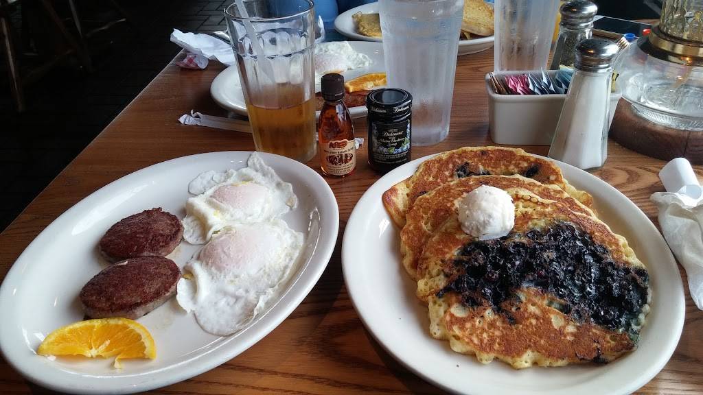 Cracker Barrel Old Country Store | restaurant | 4275 N, I-35, Lacy Lakeview, TX 76705, USA | 2547994729 OR +1 254-799-4729