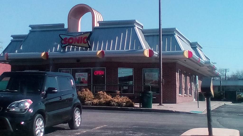 McDonalds | cafe | 8329 Mayfield Rd, Chesterland, OH 44026, USA | 4407290599 OR +1 440-729-0599
