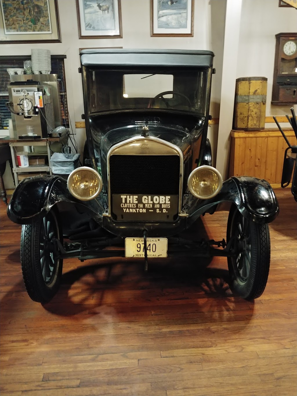 JoDeans Steak House & Lounge | night club | 2809 Broadway Ave, Yankton, SD 57078, USA | 6056659884 OR +1 605-665-9884