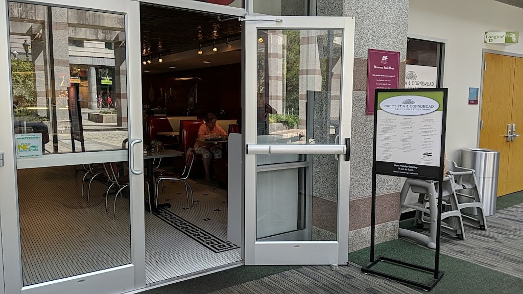 Sweet Tea & Cornbread Grill and Eatery | restaurant | 5 E Edenton St, Raleigh, NC 27601, USA | 9198147000 OR +1 919-814-7000