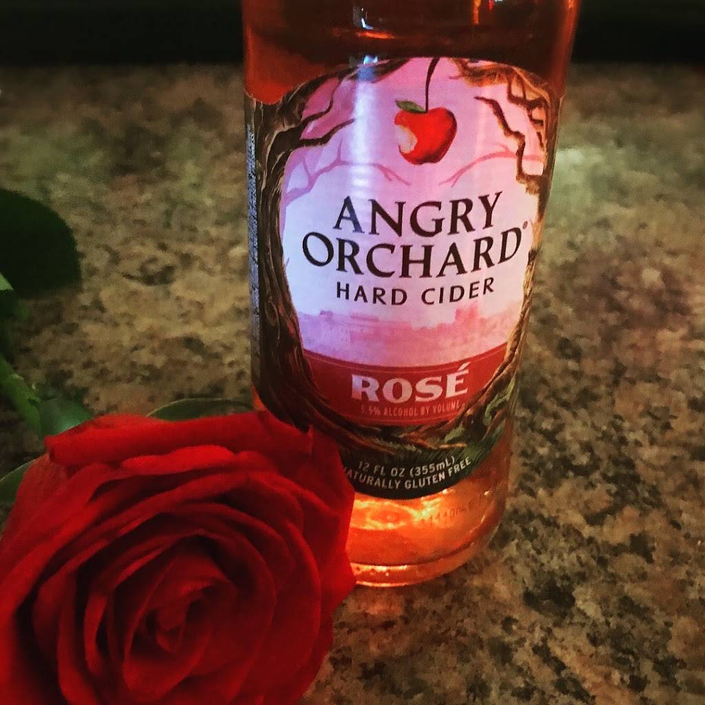 The Mad Hatter Club | restaurant | 410 2nd St, Beckley, WV 25801, USA | 3042527262 OR +1 304-252-7262