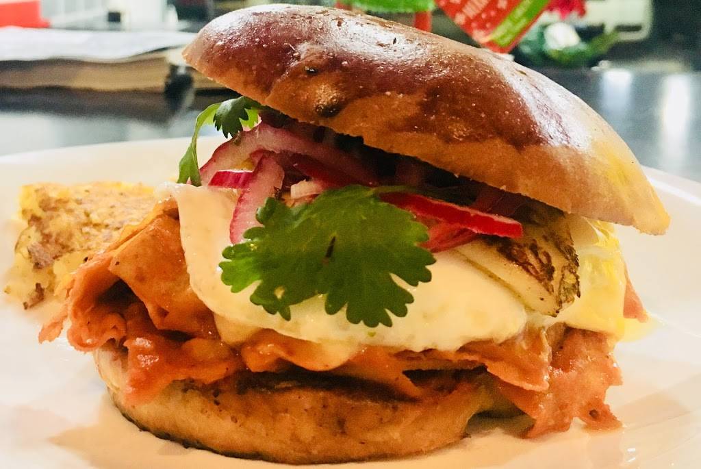 Top burger & wings | restaurant | Carr. Transpeninsular, Chapultepec, 22785 Ensenada, B.C., Mexico | 016461732144 OR +52 646 173 2144