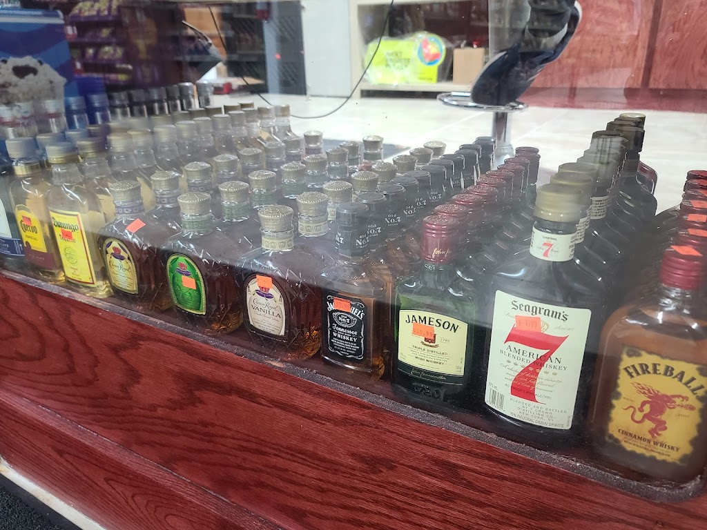 Maharaja Indian Mart Grocery Store Beer & Liquor Milwaukee | restaurant | 5928 S 27th St, Milwaukee, WI 53221, USA | 4142265541 OR +1 414-226-5541