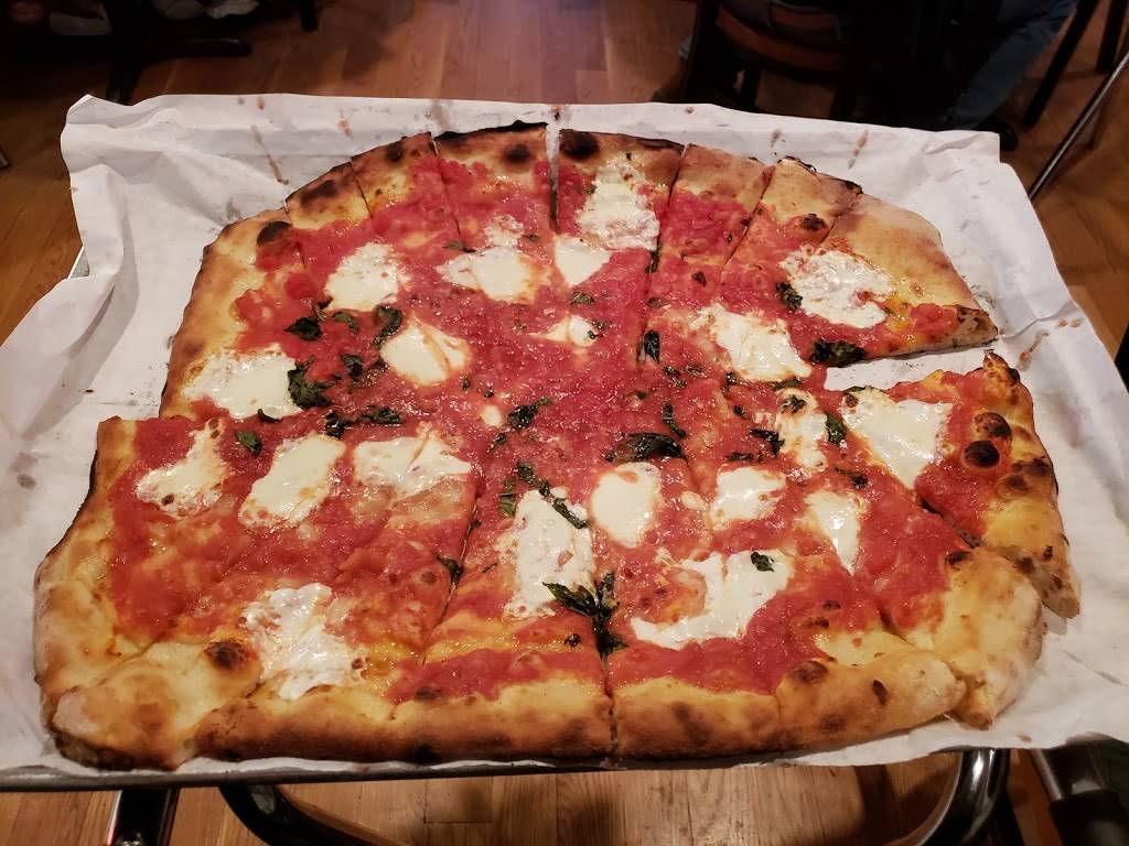 Frank Pepe Pizzeria Napoletana | restaurant | 59 Federal Rd, Danbury, CT 06810, USA | 2037907373 OR +1 203-790-7373