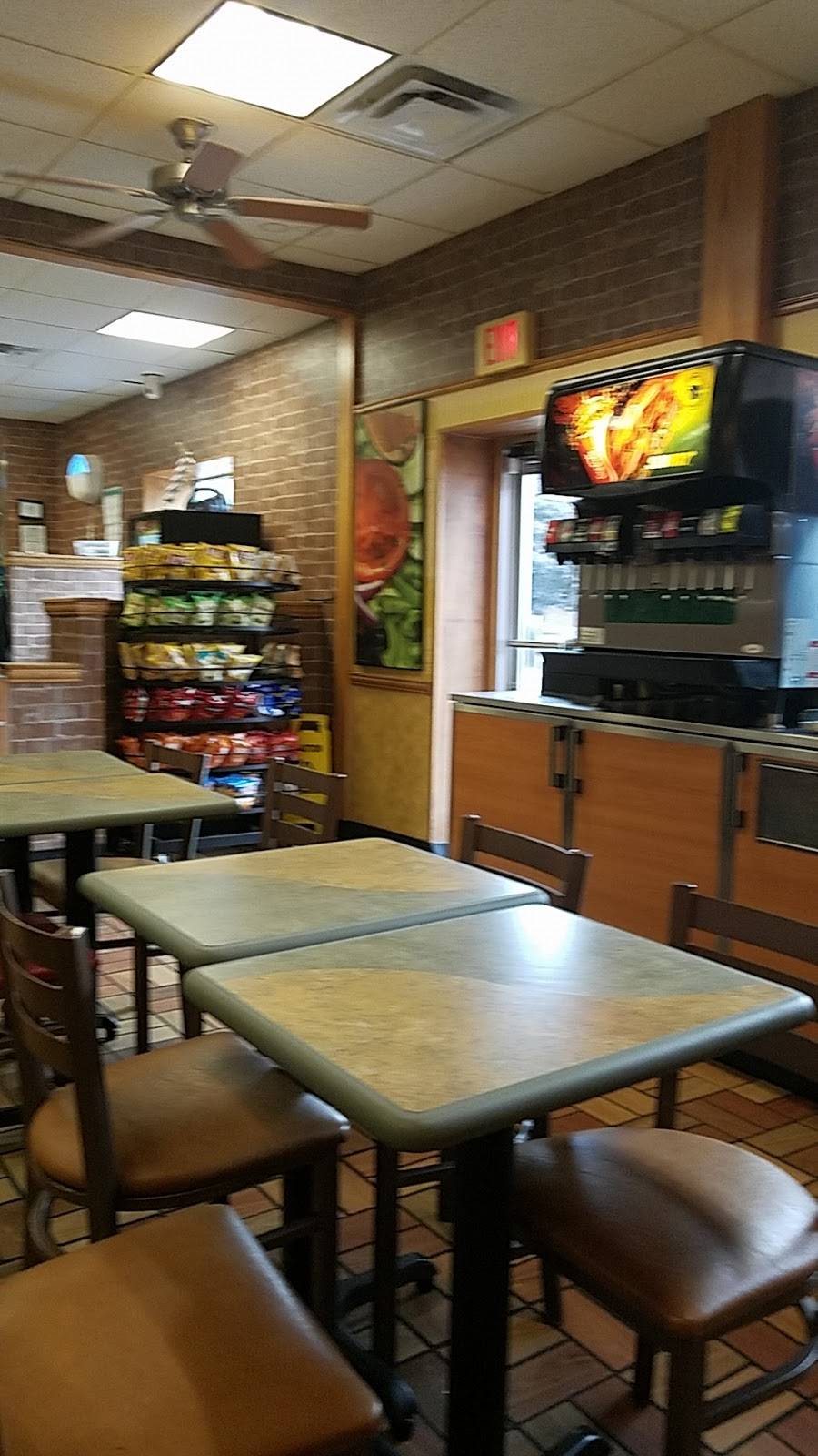Subway | restaurant | 216 S Main St, Paris, IL 61944, USA | 2174651008 OR +1 217-465-1008