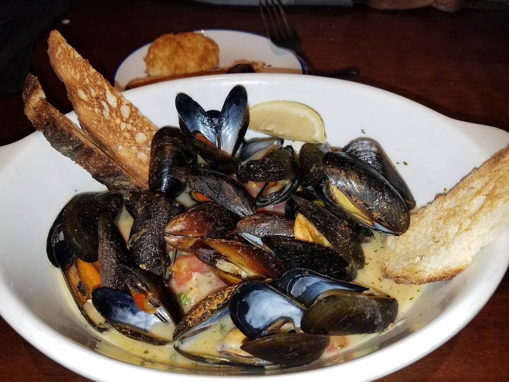 Red Lobster | restaurant | 2800 S Green Bay Rd, Mt Pleasant, WI 53406, USA | 2625989184 OR +1 262-598-9184