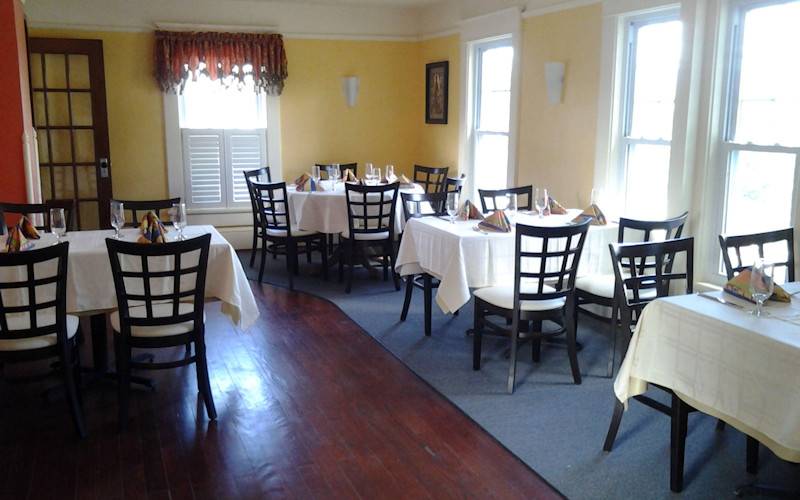 Moonshadows Restaurant | restaurant | 132 E Main St, Luray, VA 22835, USA | 5407431911 OR +1 540-743-1911