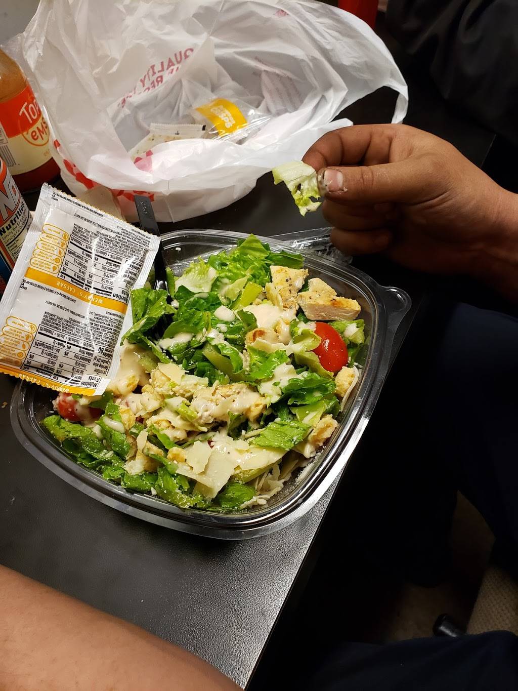 Wendys | restaurant | 28481 Telegraph Rd, Southfield, MI 48034, USA | 2483524474 OR +1 248-352-4474