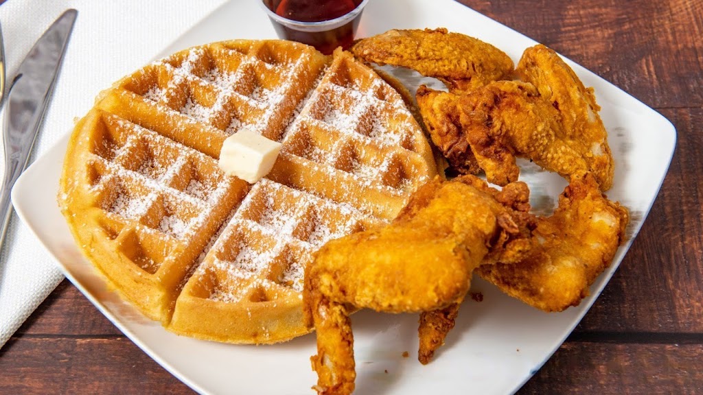 Crown Chicken & Waffle | restaurant | 6711 Marlboro Pike, District Heights, MD 20747, USA | 3018354477 OR +1 301-835-4477