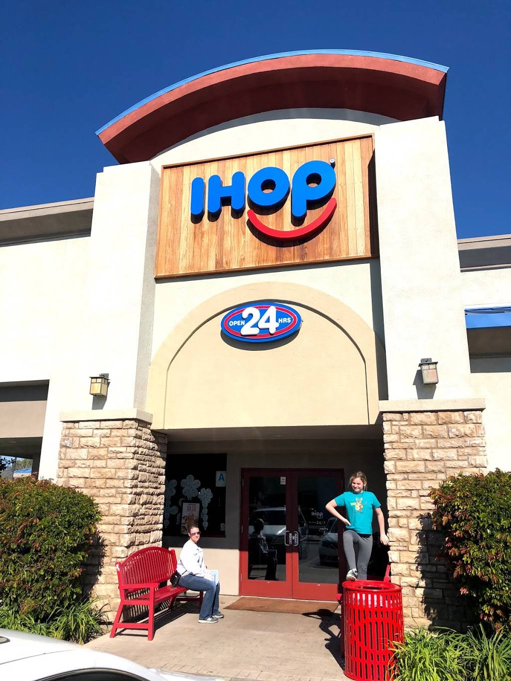 IHOP | restaurant | 1340 E Valley Pkwy, Escondido, CA 92027, USA | 7604898730 OR +1 760-489-8730