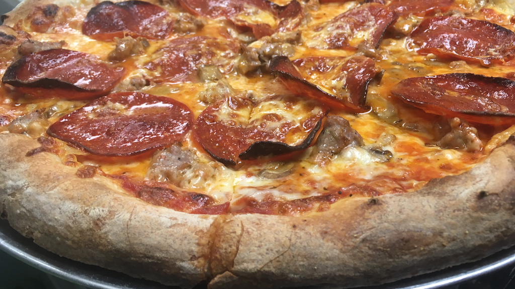 Dinos Riverwest | restaurant | 808 E Chambers St, Milwaukee, WI 53212, USA | 4145629171 OR +1 414-562-9171