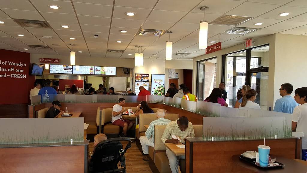 Wendys | restaurant | 61-11 Fresh Pond Rd, Middle Village, NY 11379, USA | 7188210225 OR +1 718-821-0225