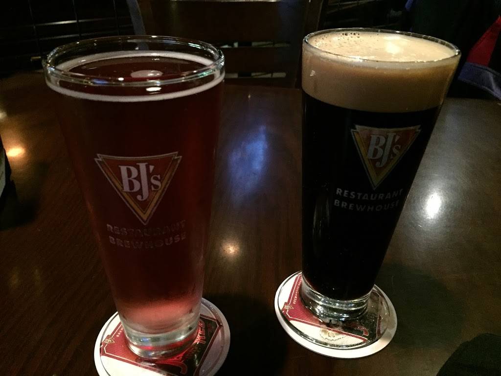 BJs Restaurant & Brewhouse | restaurant | 12105 N Center Ave, Portland, OR 97217, USA | 5032895566 OR +1 503-289-5566