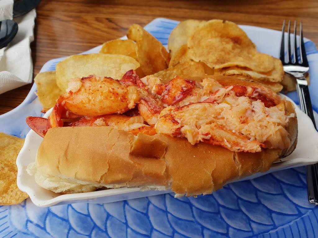 Fishbones Bar & Grille | restaurant | 12 Circuit Avenue Extension, Oak Bluffs, MA 02557, USA | 5086968227 OR +1 508-696-8227