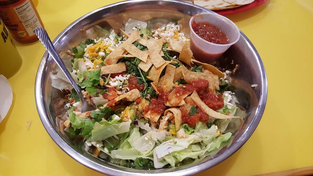 Fuzzys Taco Shop | restaurant | 201 E 9th St #100, Coralville, IA 52241, USA | 3193591644 OR +1 319-359-1644