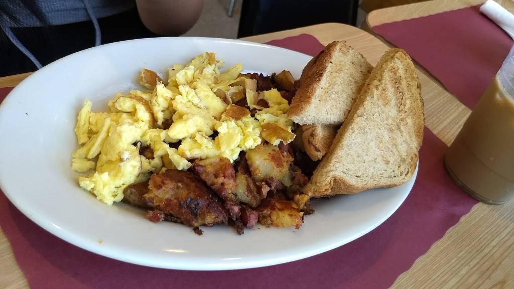 Moms Kitchen | restaurant | 29 Commercial St, Gloucester, MA 01930, USA | 9782824444 OR +1 978-282-4444