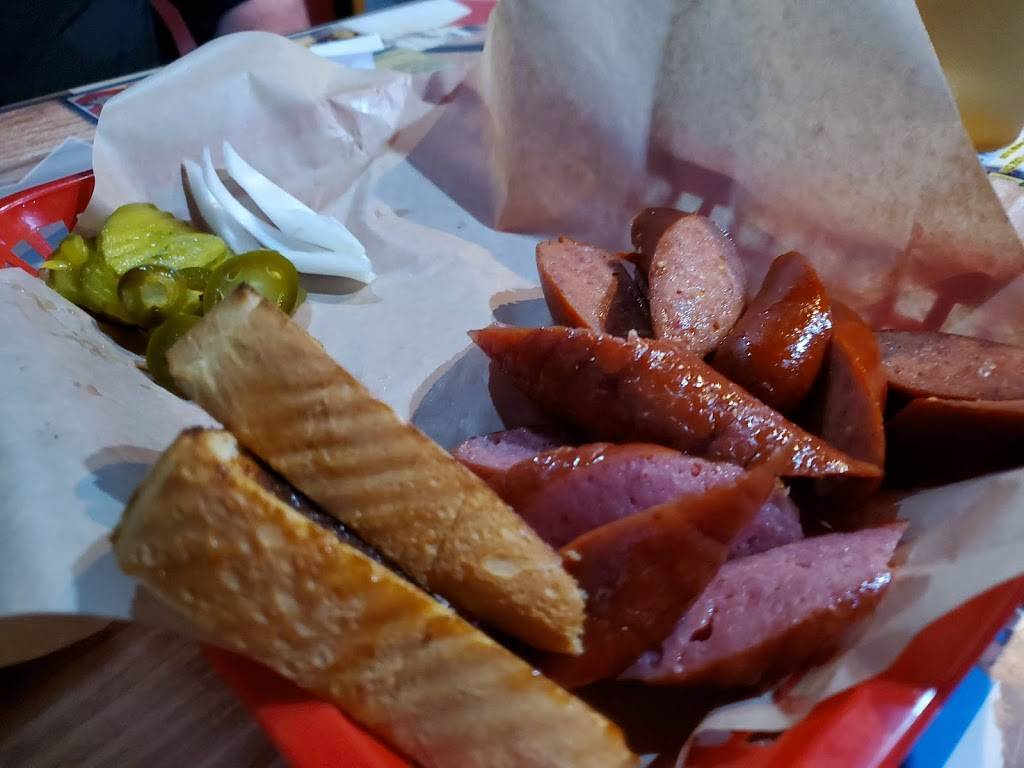 Lucky Lukes BBQ | restaurant | 1220 Garland Ave # 1, Fayetteville, AR 72703, USA | 4795217550 OR +1 479-521-7550