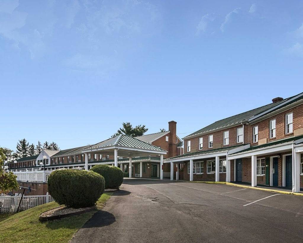 Quality Inn | restaurant | 640 W Broad St, Waynesboro, VA 22980, USA | 5409421171 OR +1 540-942-1171