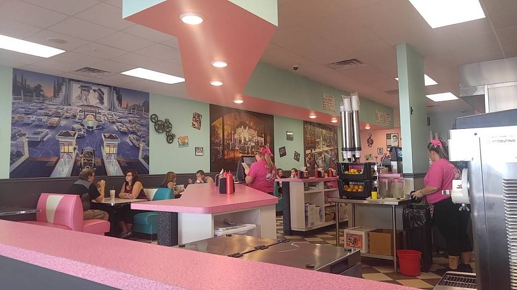 Hwy 55 Burgers Shakes & Fries | restaurant | 1403 W Ferdon St #21, Litchfield, IL 62056, USA | 2173243455 OR +1 217-324-3455