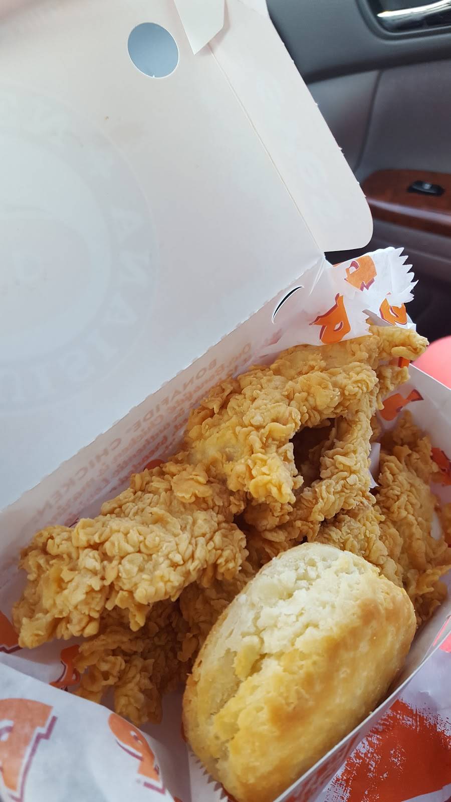 Popeyes Louisiana Kitchen | restaurant | 2390 Dixwell Ave, Hamden, CT 06514, USA | 2032887674 OR +1 203-288-7674