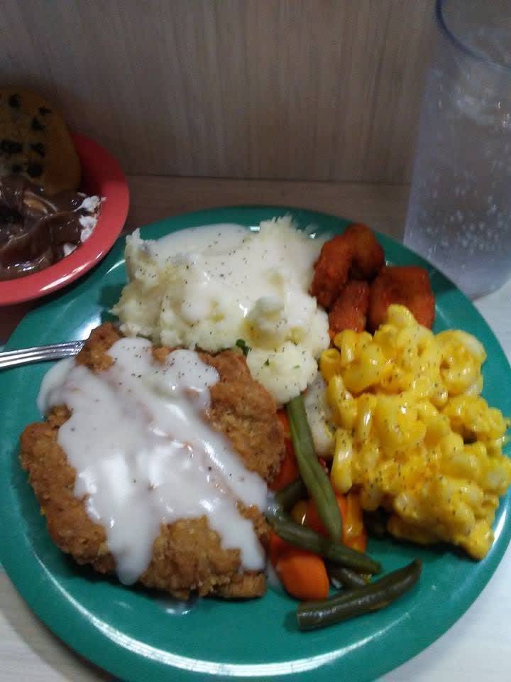 Peaches Sweets & Treats | restaurant | 3202 E 27th St, Kansas City, MO 64127, USA | 8162915394 OR +1 816-291-5394