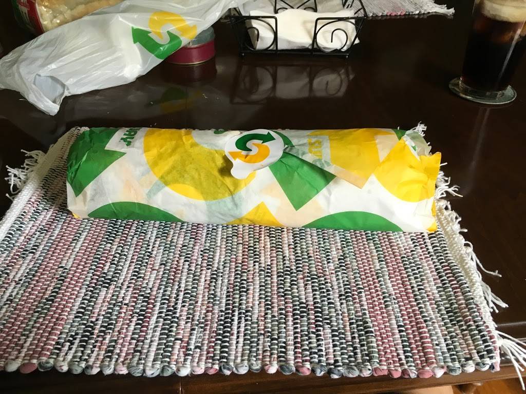 Subway | restaurant | 441 Chelsea St, Sistersville, WV 26175, USA | 3046522405 OR +1 304-652-2405