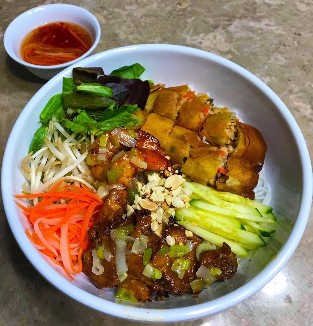 Legit Pho | restaurant | 7262 Fishers Crossing Dr, Fishers, IN 46038, USA | 3175161914 OR +1 317-516-1914