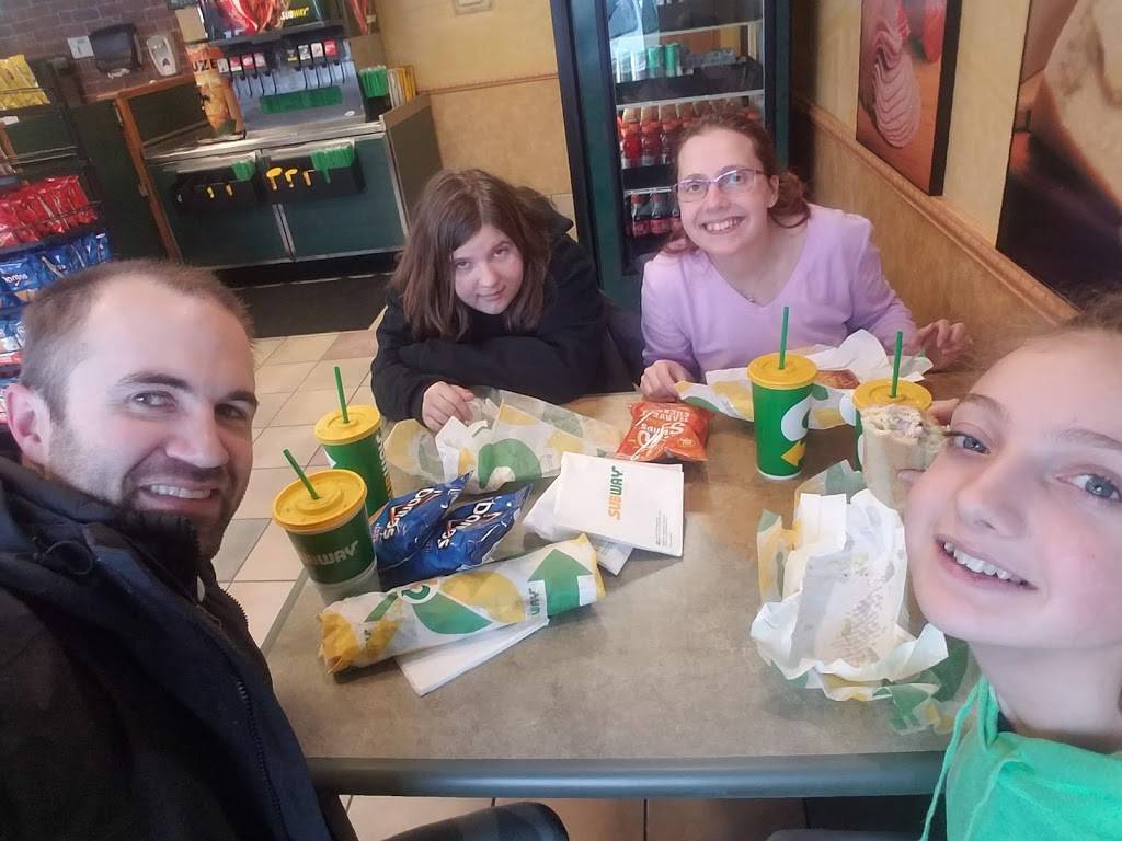 Subway | restaurant | 7722 US-31, Alanson, MI 49706, USA | 2315483008 OR +1 231-548-3008