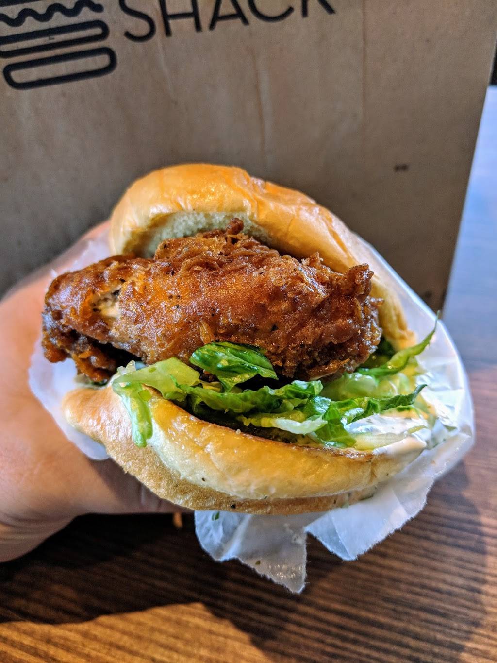 Shake Shack | restaurant | 1445 New Britain Ave Unit #1385, West Hartford, CT 06110, USA | 8609000559 OR +1 860-900-0559