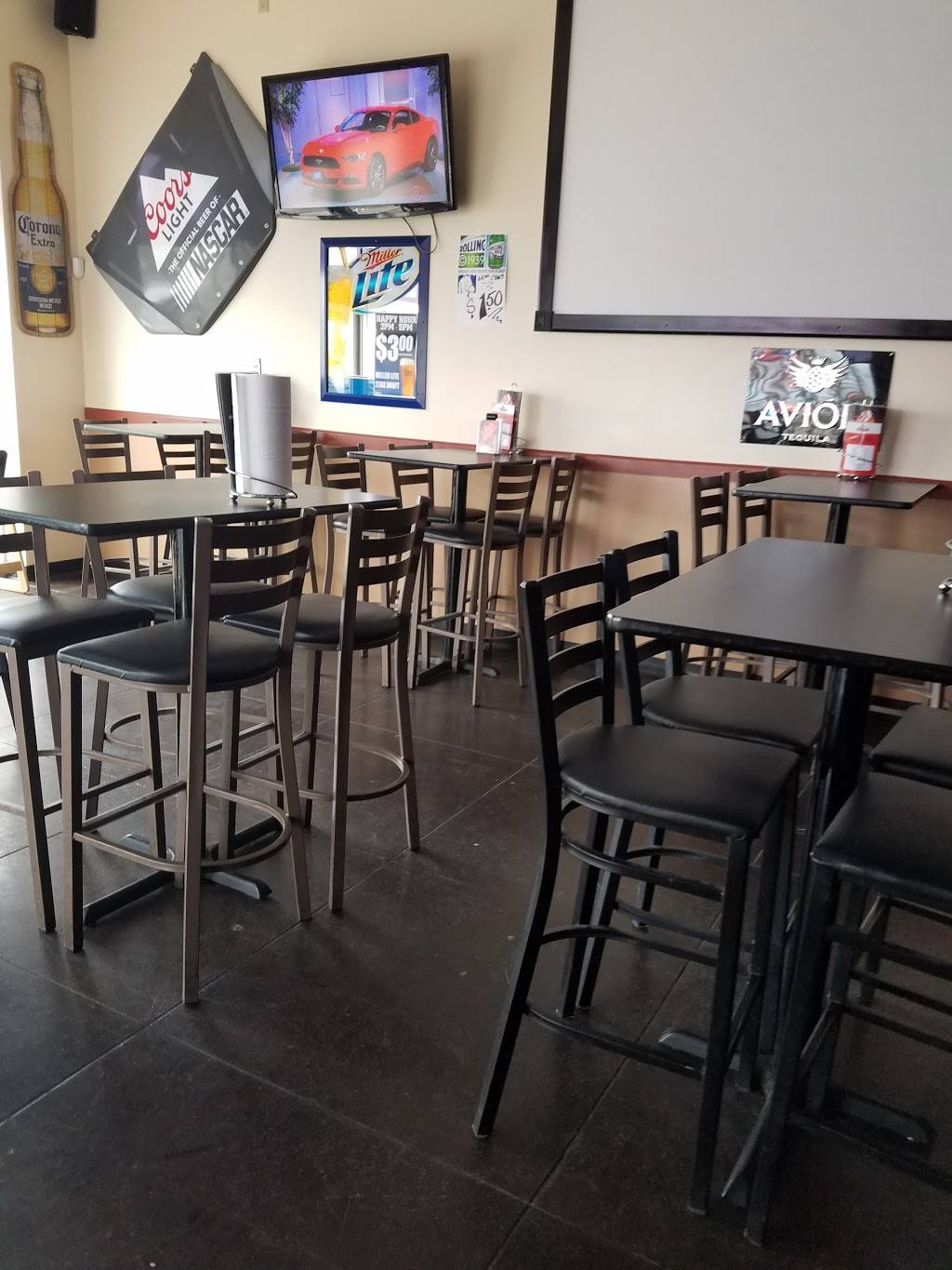 Hot Chicks Wing House | restaurant | 2281 N Zaragoza Rd, El Paso, TX 79938, USA | 9158567991 OR +1 915-856-7991