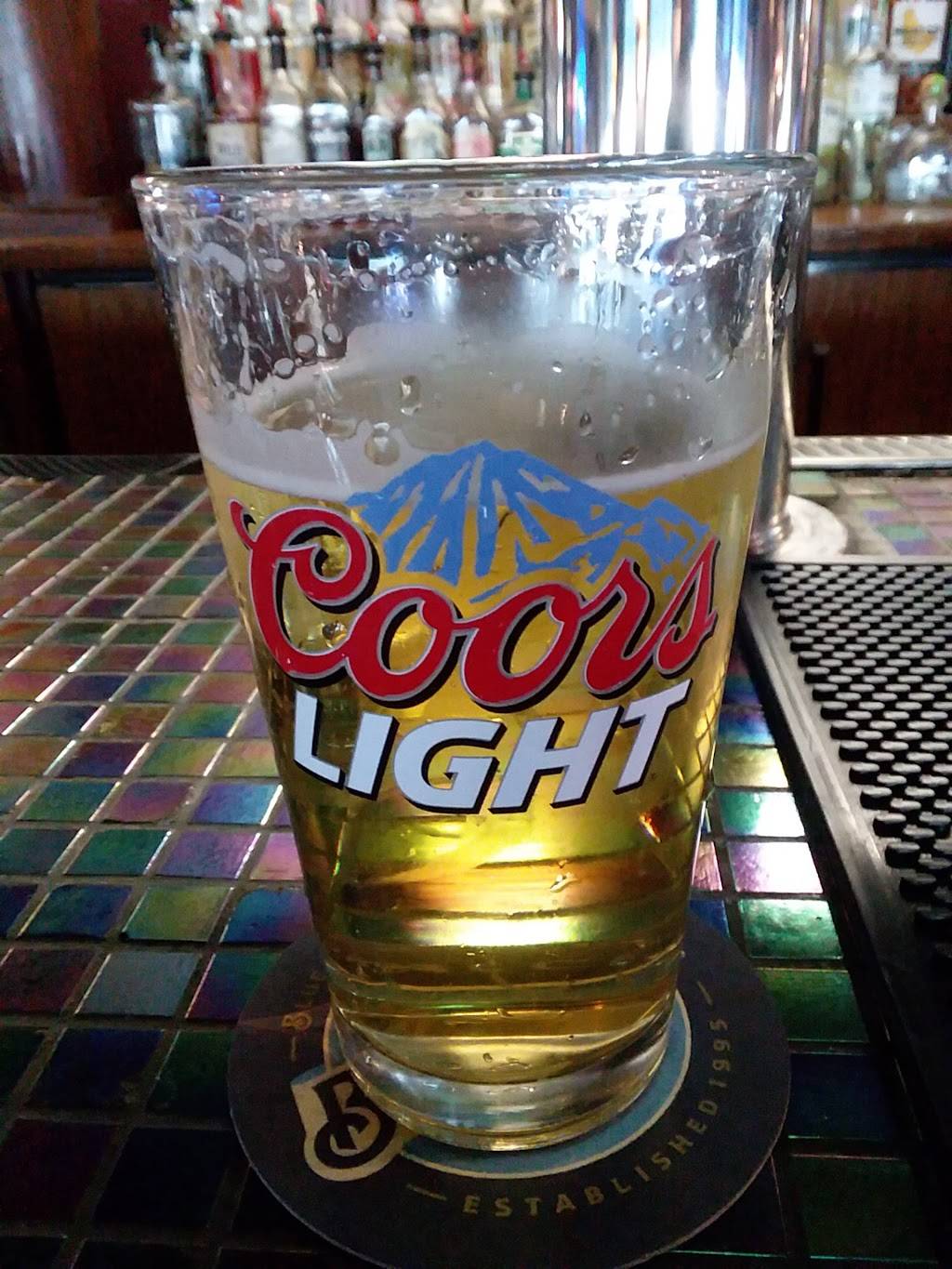 TJs Bar and Grille | restaurant | 4 Bridge Approach St, Buzzards Bay, MA 02532, USA | 5087592333 OR +1 508-759-2333