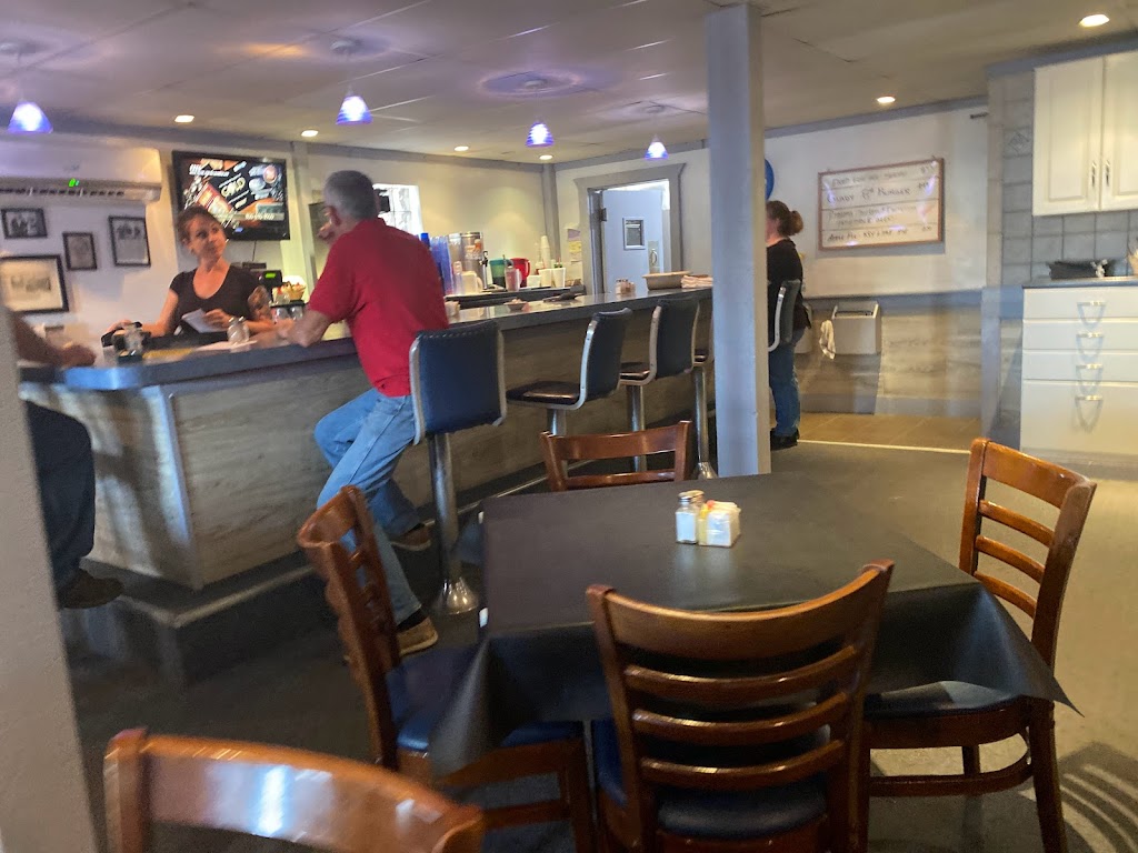 Gladys Restaurant | restaurant | 511 SW Park St, Okeechobee, FL 34972, USA | 8637639985 OR +1 863-763-9985