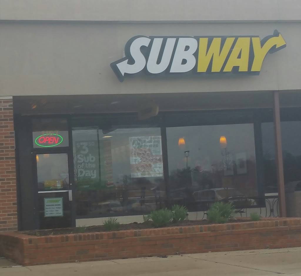 Subway Restaurants | restaurant | 1107 Mount Prospect Plaza, Space #10, Mount Prospect Plaza Shop Ctr, Mt Prospect, IL 60056, USA | 8473986802 OR +1 847-398-6802