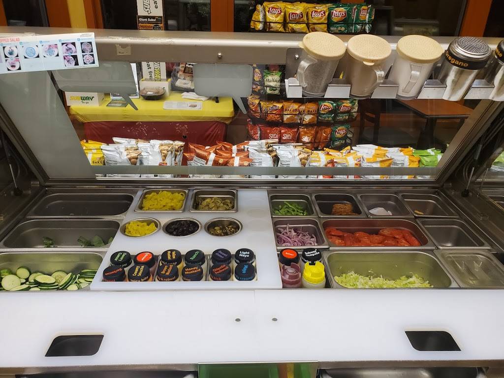 Subway | restaurant | 520-528 W Central St, Franklin, MA 02038, USA | 5085280345 OR +1 508-528-0345