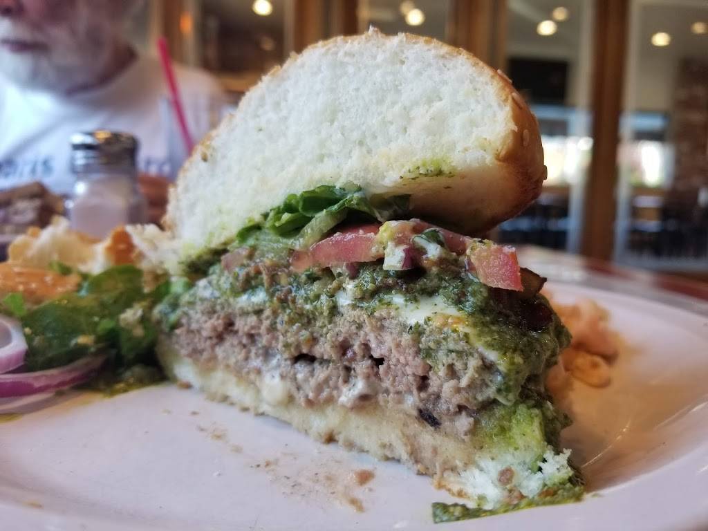 Mikes At The Crossroads | restaurant | 2109, 840 Petaluma Blvd N, Petaluma, CA 94952, USA | 7077788222 OR +1 707-778-8222