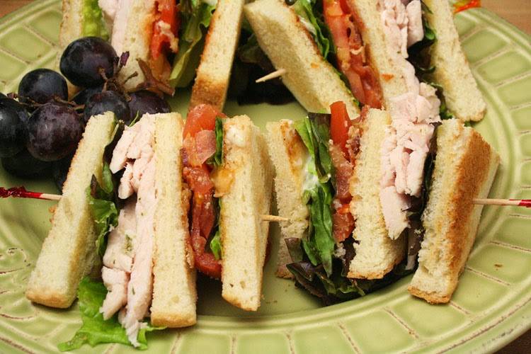 Marikas Breakfast & Lunch | meal takeaway | 199 Cabot St, Beverly, MA 01915, USA | 9789271768 OR +1 978-927-1768