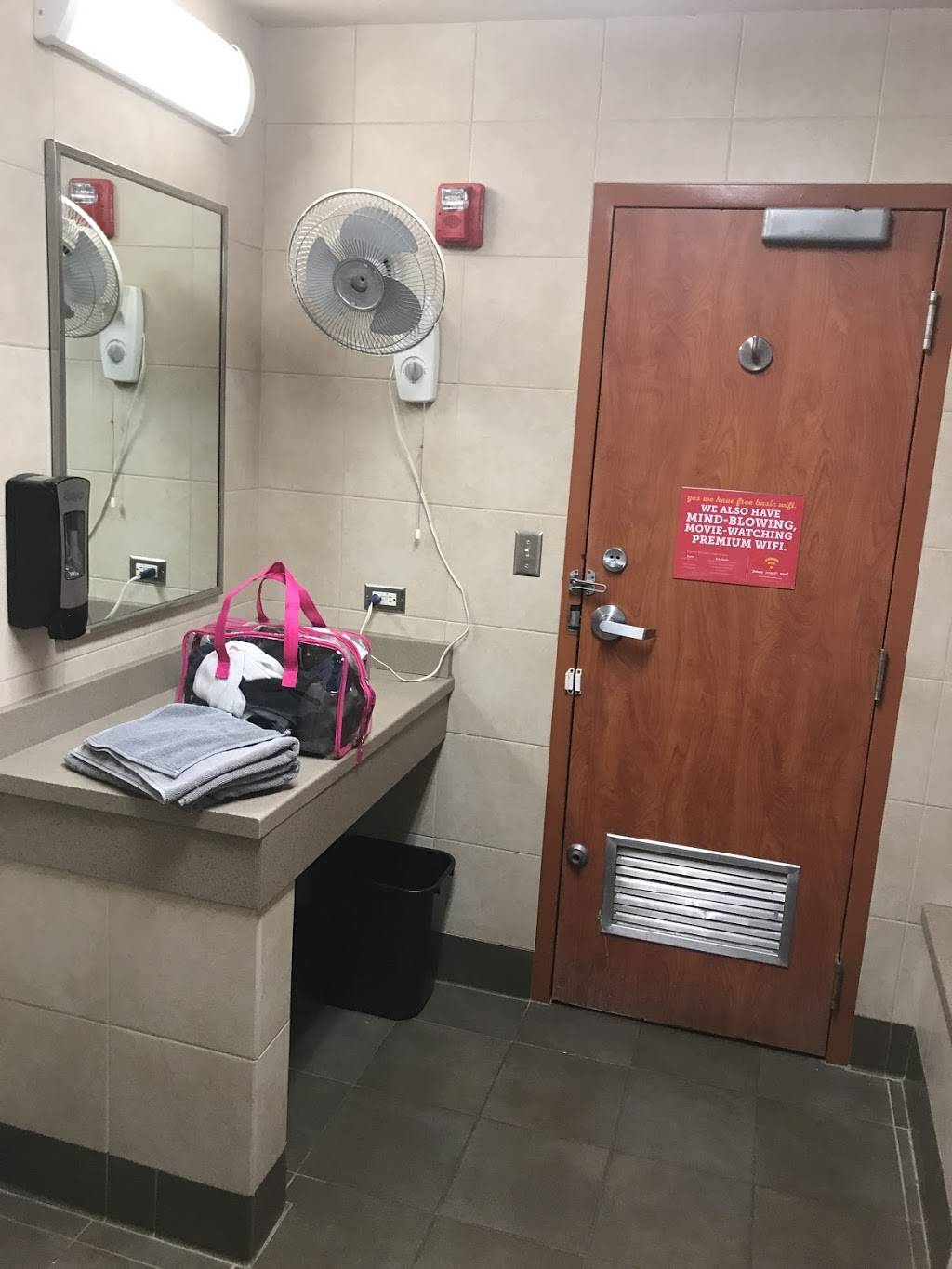 Flying J Travel Center | restaurant | 343 Civic Rd, Lasalle, IL 61301, USA | 8152200611 OR +1 815-220-0611