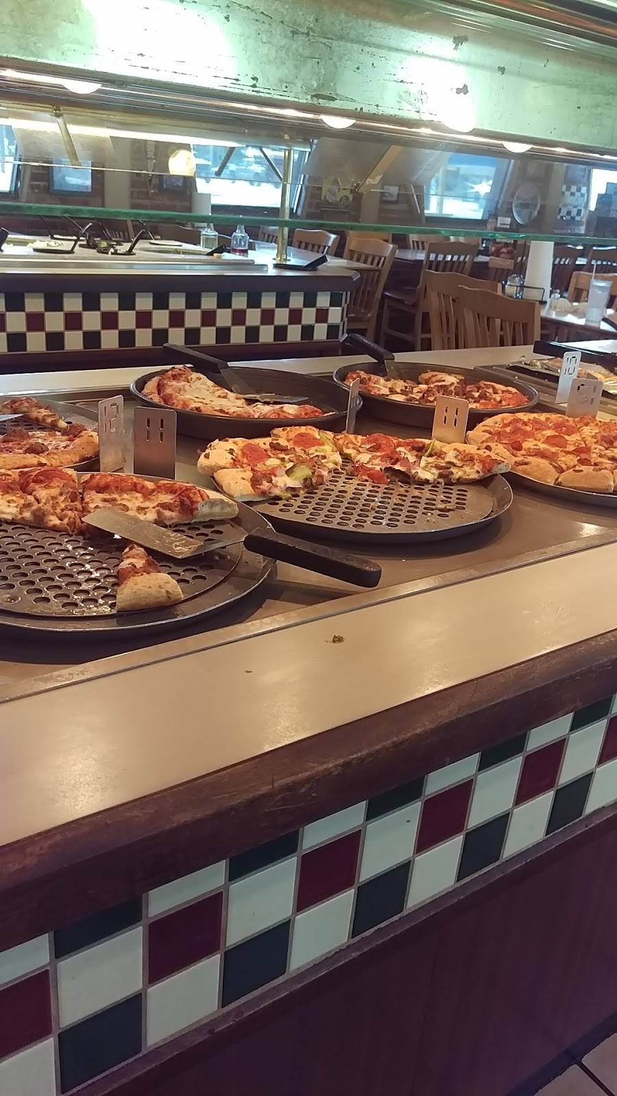 Pizza Hut | meal takeaway | 1190 12th St, Carlyle, IL 62231, USA | 6185944391 OR +1 618-594-4391