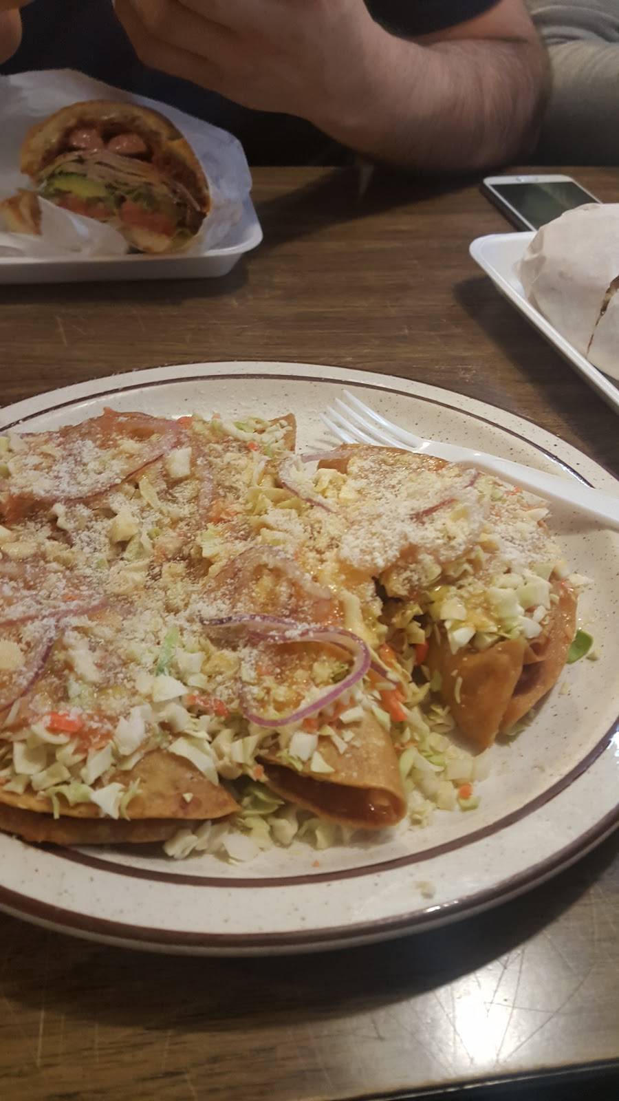 Yayas Burgers | restaurant | 3202 E Gage Ave, Huntington Park, CA 90255, USA | 3235812383 OR +1 323-581-2383