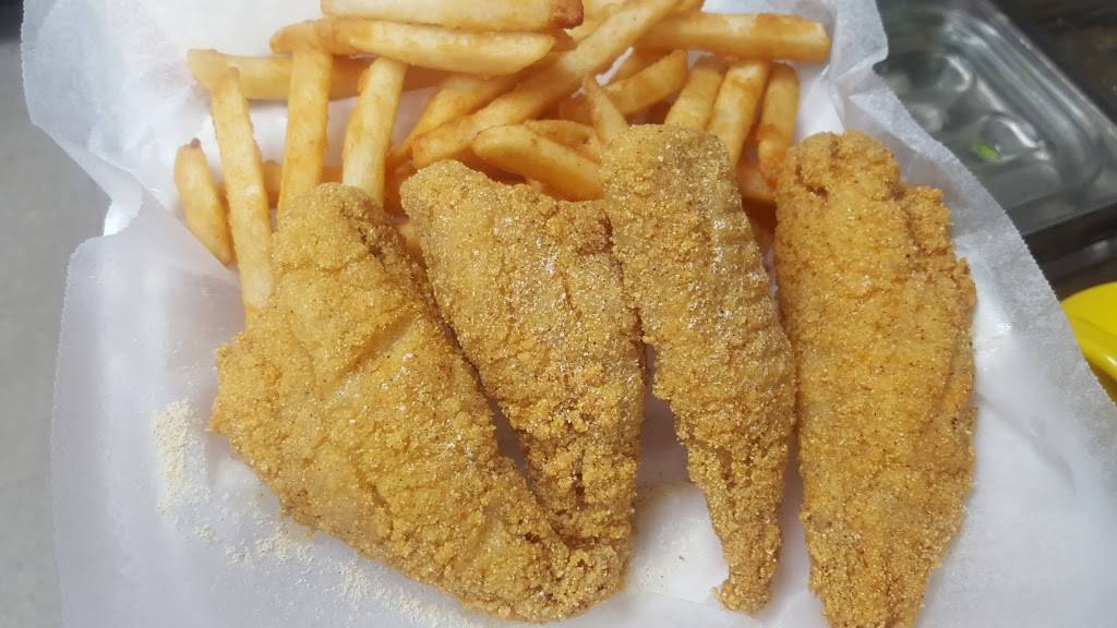 Blue Sharks | restaurant | 5149 Sauk Trail, Richton Park, IL 60471, USA | 7087477662 OR +1 708-747-7662