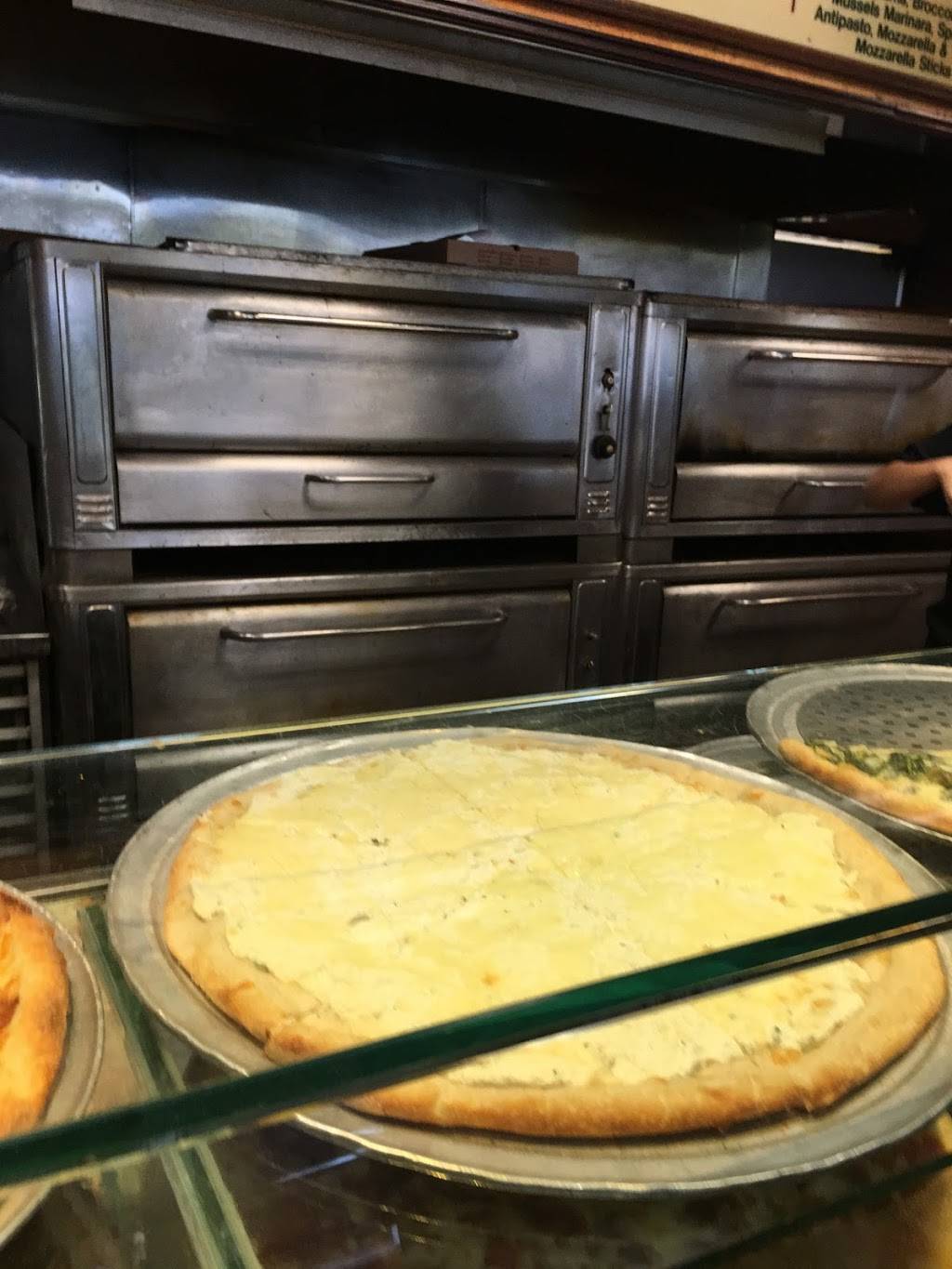 Mamas Pizza & Italian Restaurant | restaurant | 605 Middle Country Road Centereach Mall, Centereach, NY 11720, USA | 6315851498 OR +1 631-585-1498