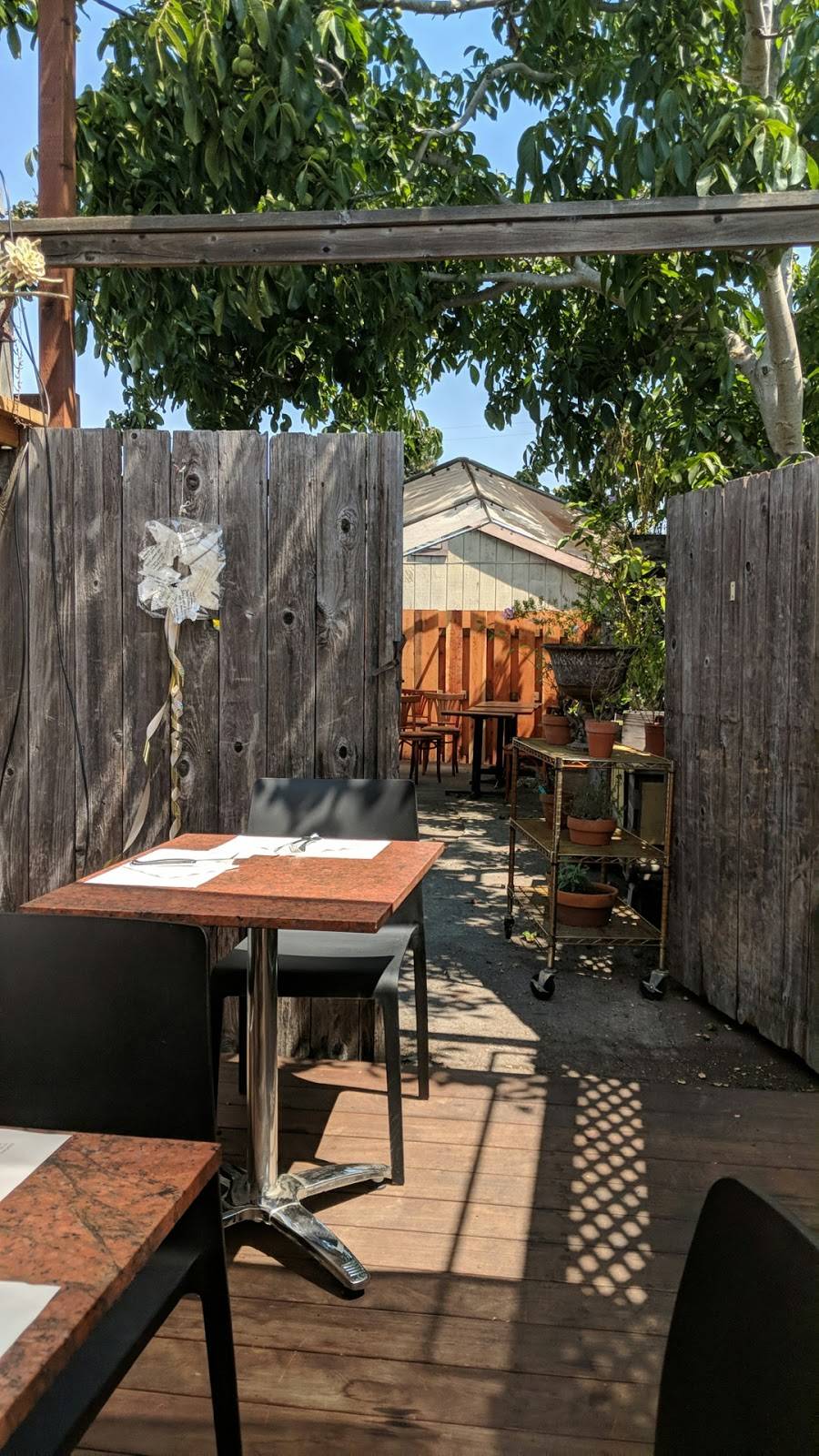 Lalimes | restaurant | 1329 Gilman St, Berkeley, CA 94706, USA | 5105279838 OR +1 510-527-9838