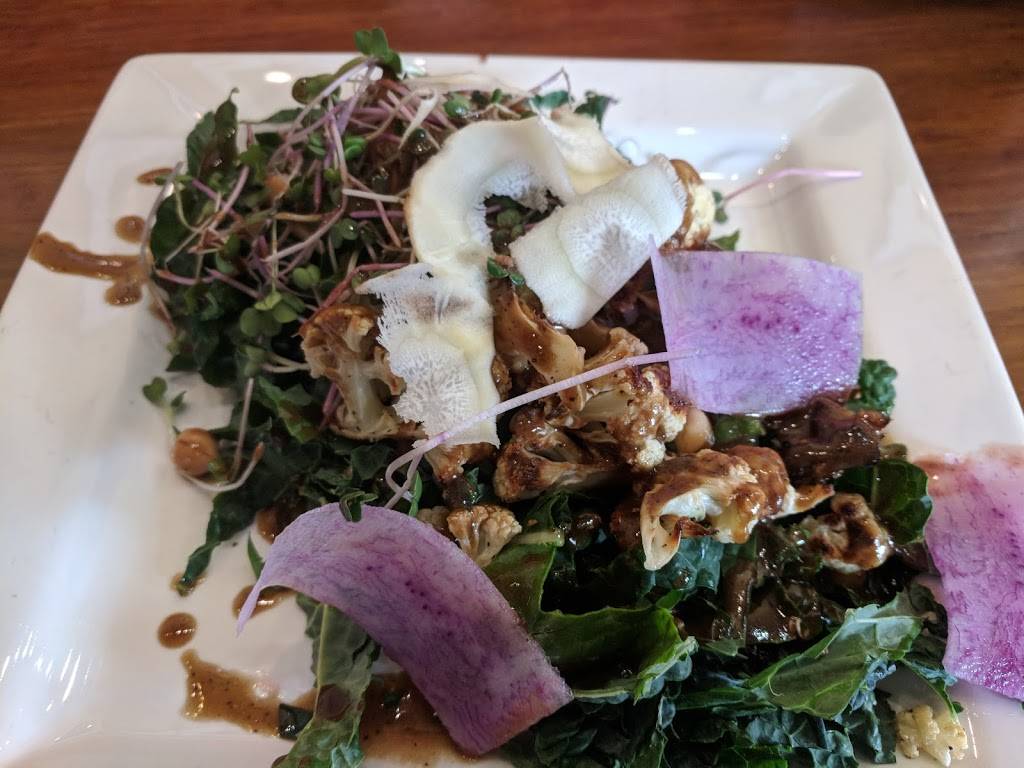 Classic Slice | restaurant | 2797 S Kinnickinnic Ave, Milwaukee, WI 53207, USA | 4142382406 OR +1 414-238-2406