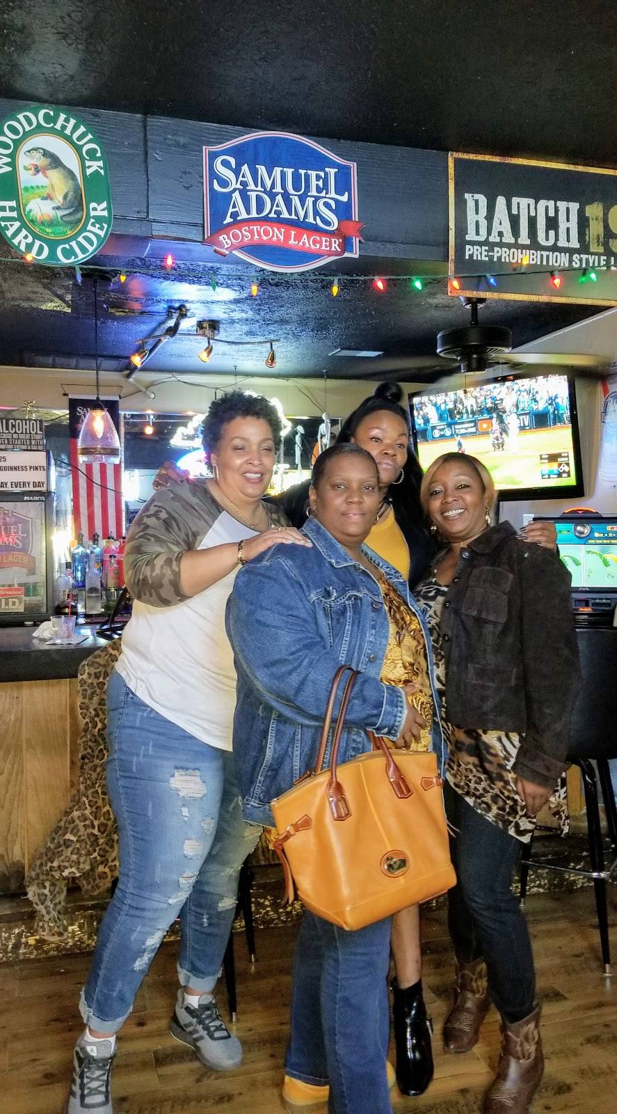 Hollys Pour House | restaurant | 907 Ulrich Ave, Louisville, KY 40219, USA | 5029660654 OR +1 502-966-0654