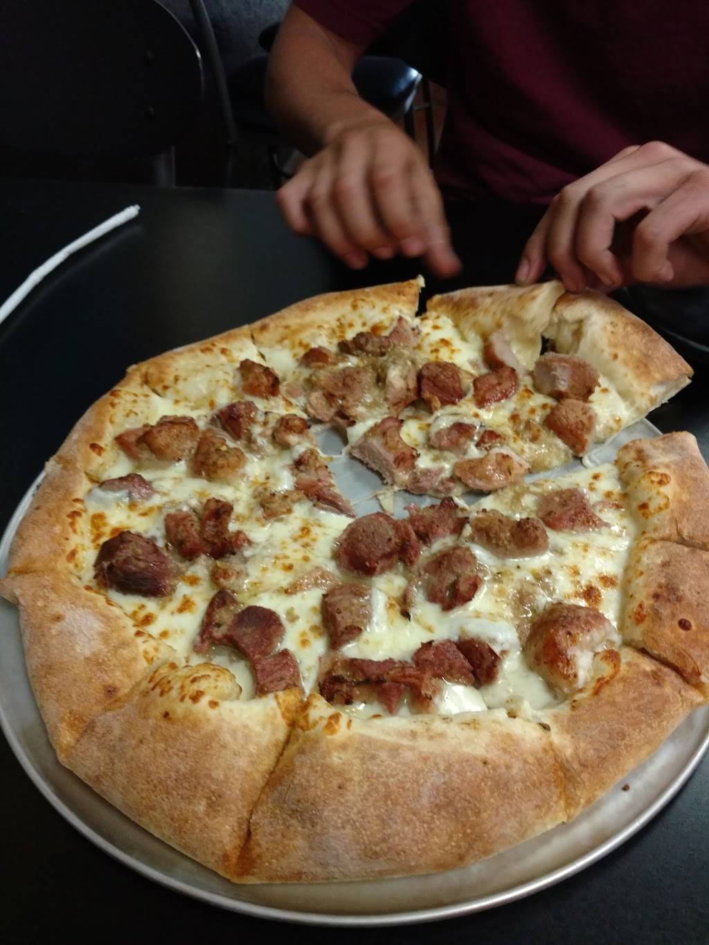 Fatte Alberts Pizza Co | restaurant | 110 E 7th St, Hanford, CA 93230, USA | 5595850220 OR +1 559-585-0220