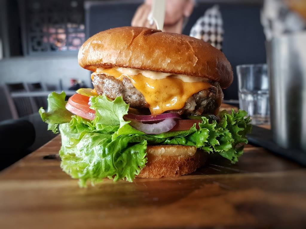 studebaker | restaurant | 2535 Appleby Line, Burlington, ON L7L 0B6, Canada | 9053317878 OR +1 905-331-7878