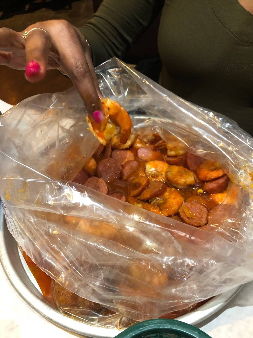 Crafty Crab | restaurant | 6800 Race Track Rd, Bowie, MD 20715, USA | 2402453715 OR +1 240-245-3715