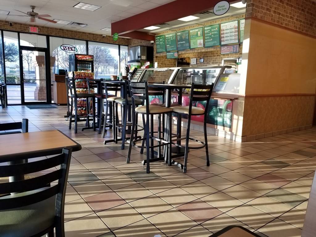Subway Restaurants | restaurant | 710 W Renner Rd #200, Richardson, TX 75080, USA | 9722357860 OR +1 972-235-7860