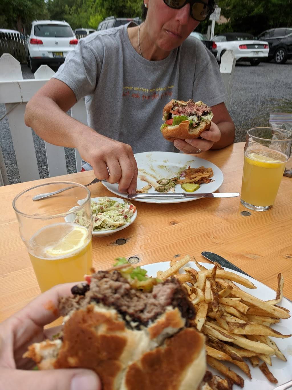 Dunleavys Pub | restaurant | 2213 Middle St # B, Sullivans Island, SC 29482, USA | 8438839646 OR +1 843-883-9646